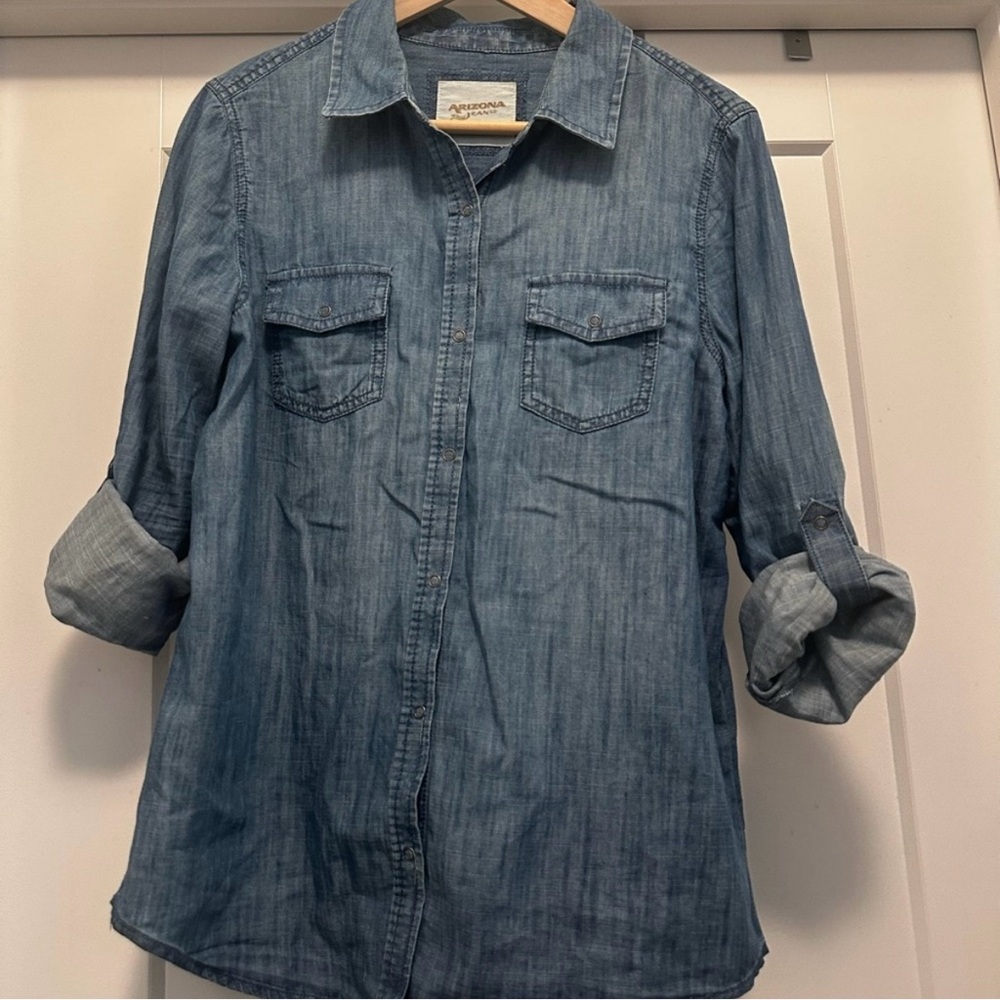 🦋 ARIZONA JEAN CO Denim Blue Button Down Shirt - Size L